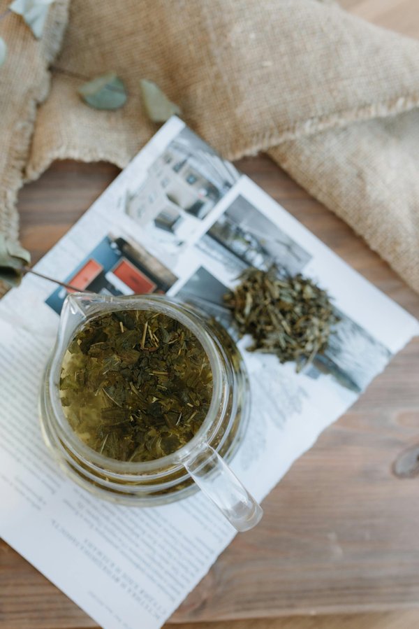 Feuilles fécondes bio : la tisane qui transforme votre fertilité